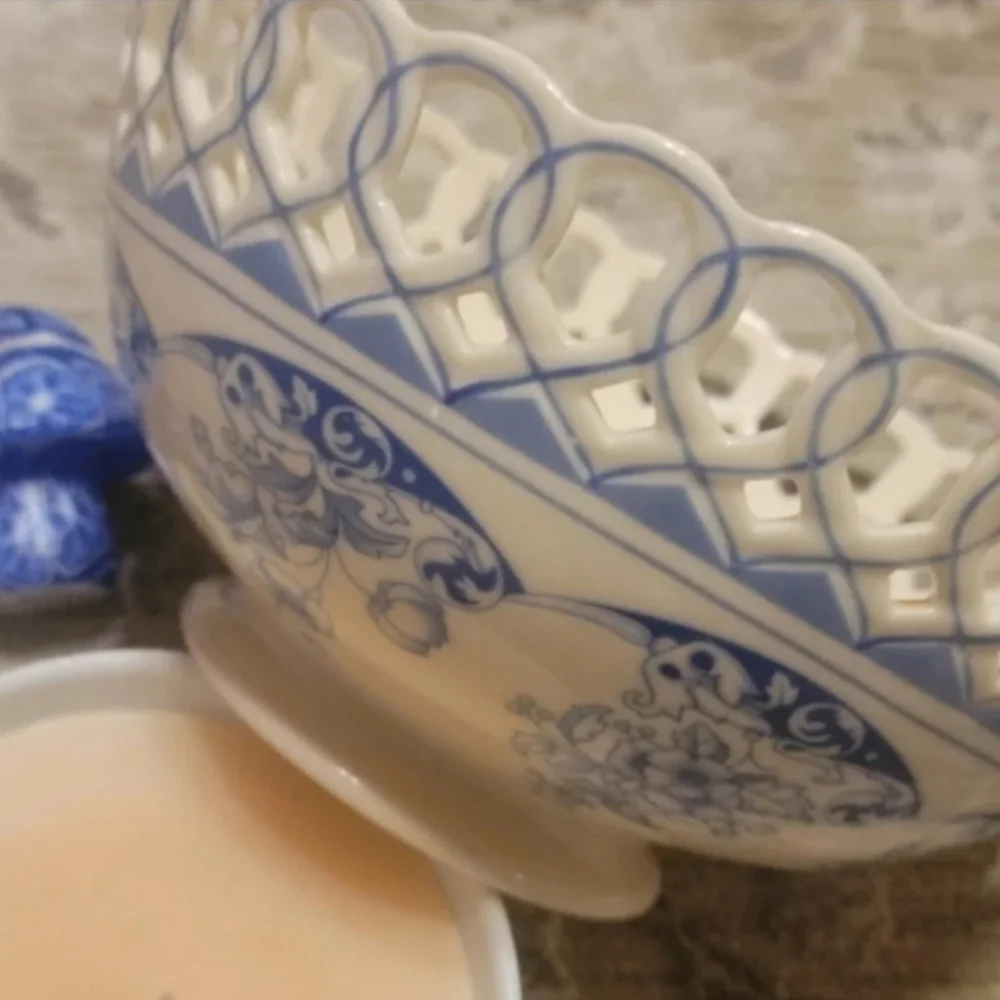 Blue Heirloom openwork porcelain bowl 8" - Picture 6 of 8